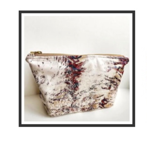 Animal Print Zip Pouch Bag 9x12x6 - Picture 2 of 4